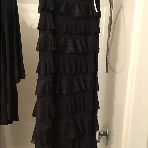 New With Tags! Matching ruffled skirt and top set size XL - Picture 5 of 6